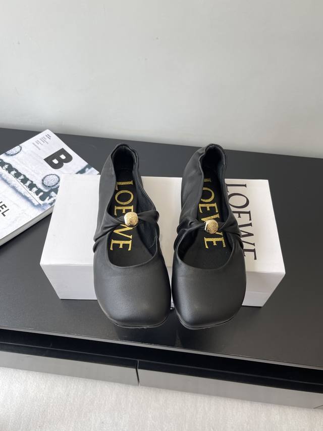 Loewe 25Ss Super soft and fluffy ballet flats This Pebble Soft is an elegant com