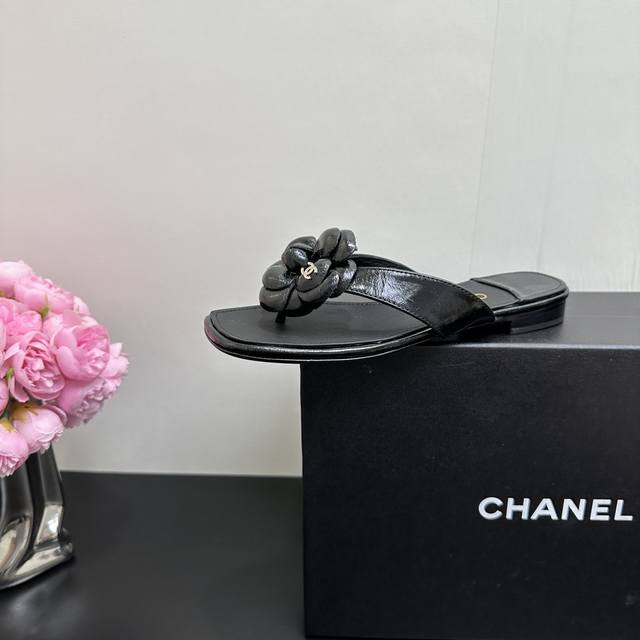 Chanel Chanel Chanel style summer new camellia thong flip flops beach must-have