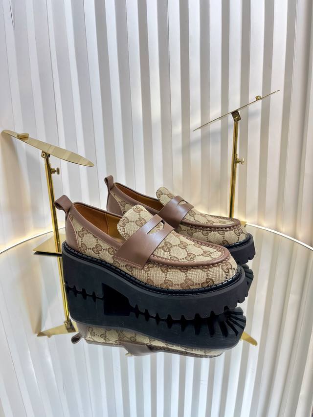 Gucci new webbing loafers The original brand details, which originated in the 19