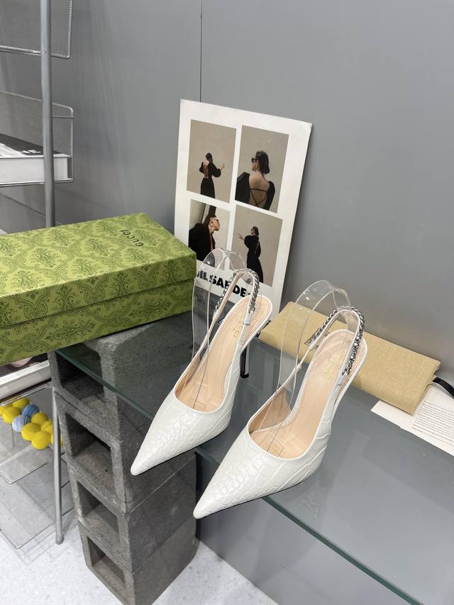 Factory: Top version Gucci Gucci women's G pointed silver textured small letter