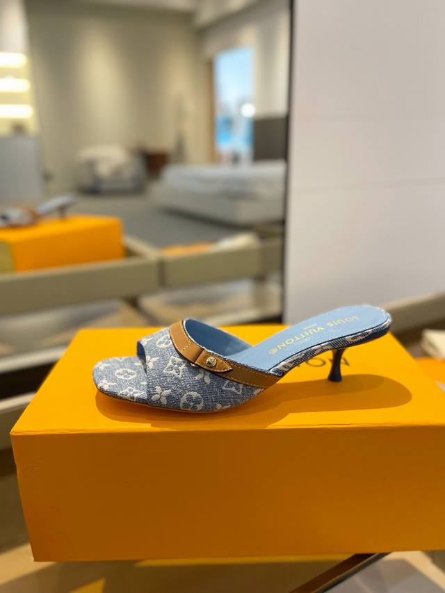 Price P: Latest L's latest Paris catwalk slippers, exclusive style, perfect las