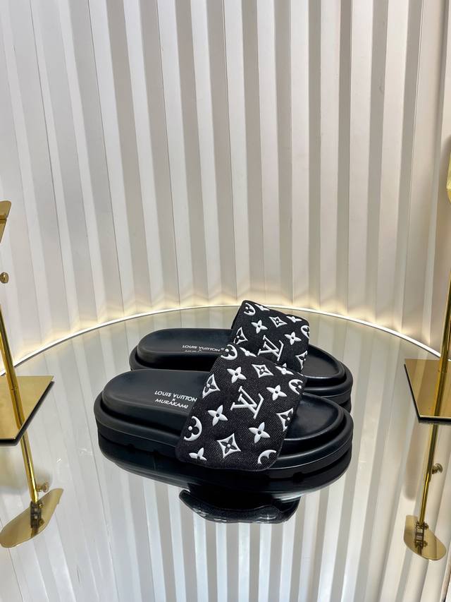 Lv 2025 popular embossed logo sandals Pool Pillow Comfort flat sandals Made of h