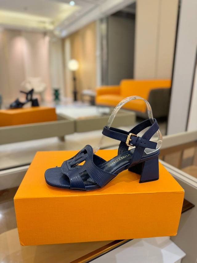 Price P: 2025 L's latest catwalk sandals, official website series updated simul
