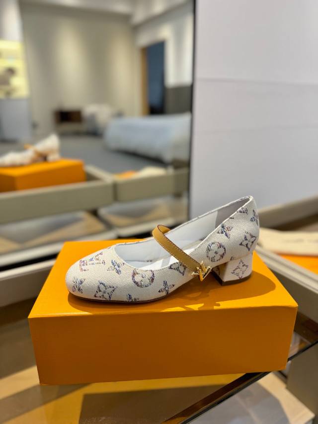 Price P: The latest L brand's latest catwalk shoes for all seasons, updated sim