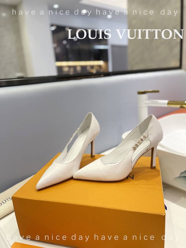 Exclusive first release of Louis Vuiton Louis Vuitton French purchasing agent n