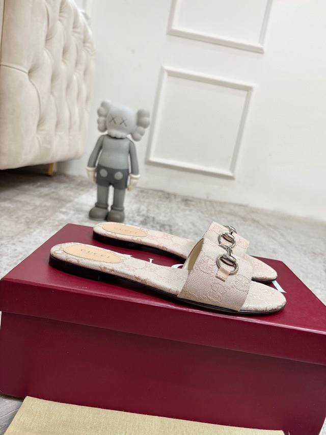 Gucci 2025 spring and summer latest hot-selling sandals series round toe latest