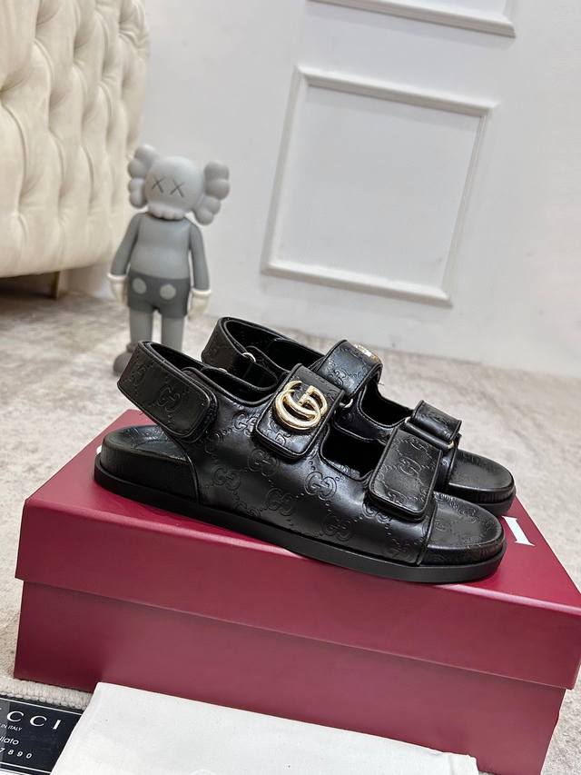 2670 Gucci new sandals are on sale. New thick soles are synchronized with the Gu