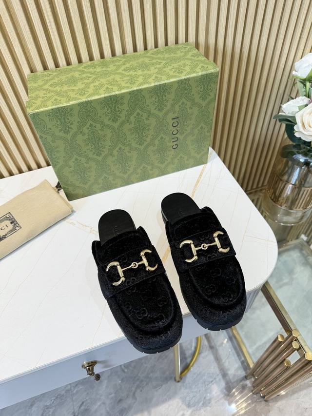 Factory Price Gucci latest limited edition Mule slippers. Top quality for sale.