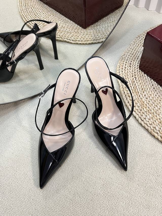 Gucci 24Ss Spring and Summer new G-style pointed cross V-shaped series, classic