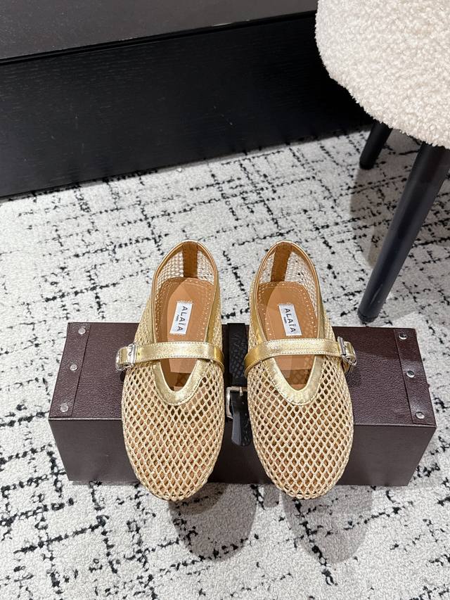 Top version Alaia 25Ss catwalk flat mesh shoes ballet shoes are popular all over