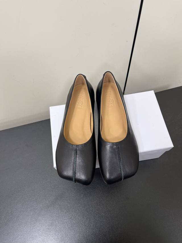 Maisonmargiela Margiela Mm6 apple head ballet flats Margiela's classic apple hea