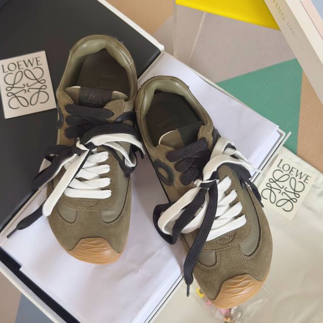 Top version: Couples' shoes Loewe's latest catwalk model Ballet Runner 2.0 Coup
