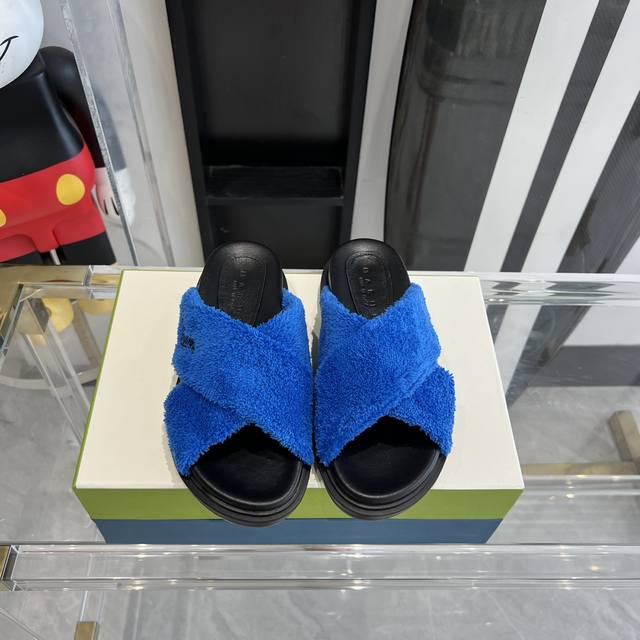 Marni Marni fur cross-strap slippers Original craftsmanship Love fashion, elegan
