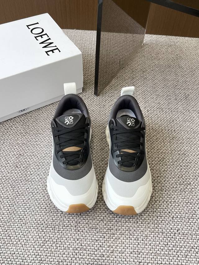 Loewe X On Cioudtilt2.0 running shoes for couplesLoewe X On's new collaboration