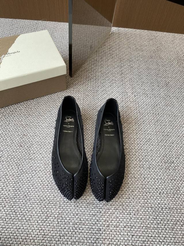 Cl x Maison Margiela 25Ss split-toe flat shoesMaison Margiela and Christian Loub