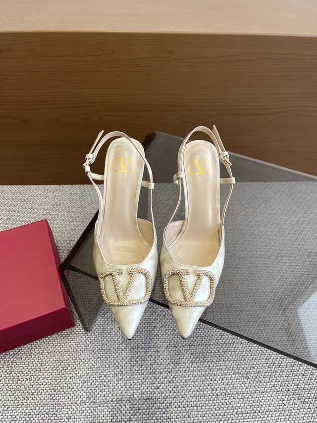 Valentino 25Ss Spring and Summer new diamond buckle V high heels original develo