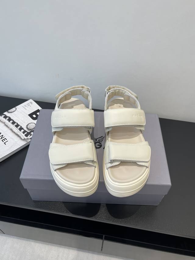 Hogan's new summer Skyscraper sandalsHogan Skyscraper sandals redefine summer po