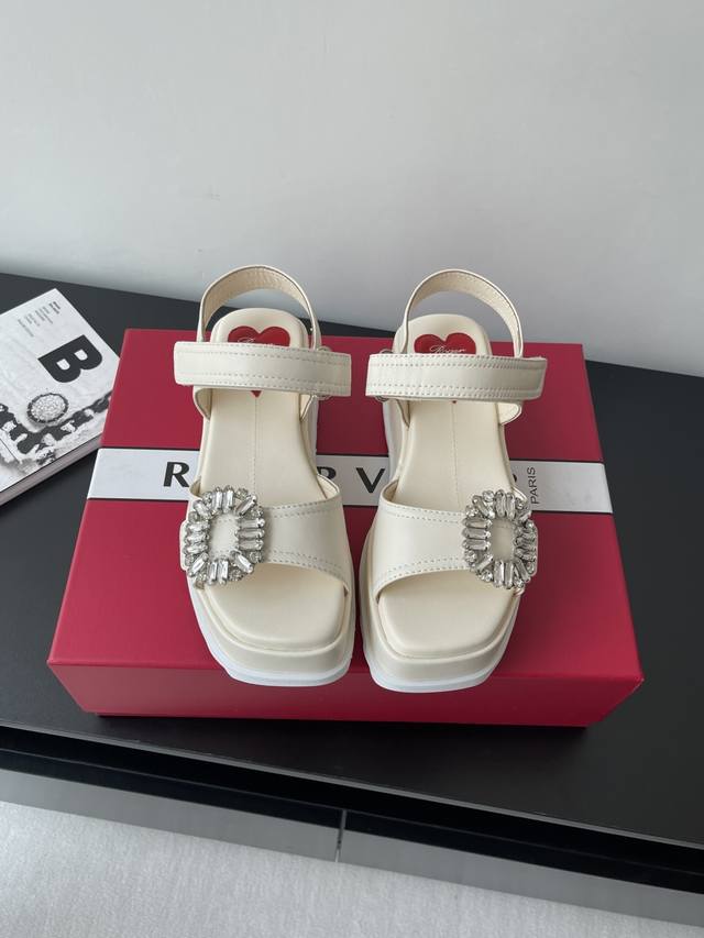 New style diamond buckle pure leather women's thick-soled sandals DDD. The sand