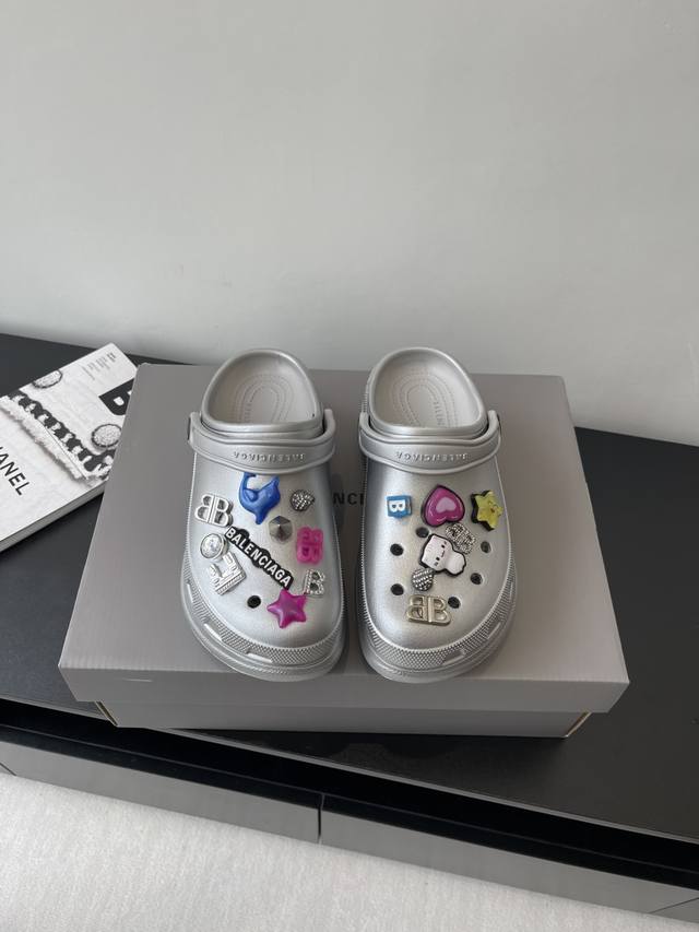 Women's Balenciaga Spring and Summer latest couple's hole shoes 25 new spring d