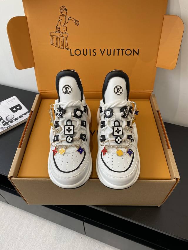 Lv 2025 Spring and Summer new dad shoes show youthful vitality, super eye-catchi