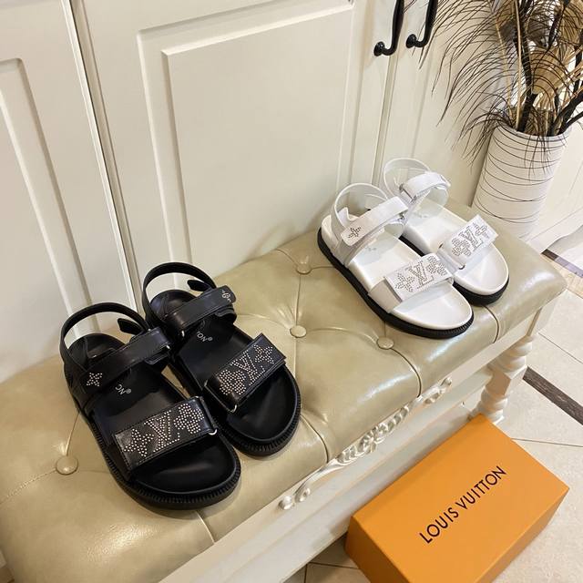 factory price P, new Louis Vuitton model, rivet logo, cowhide surface, sheepskin
