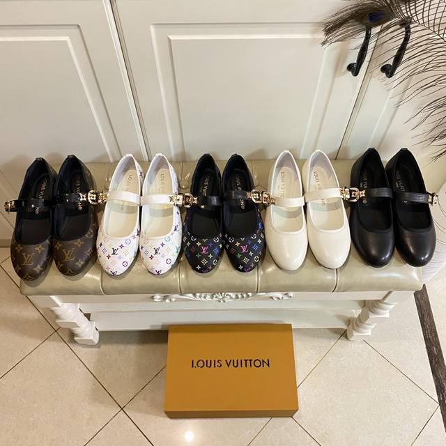 factory price P, new Louis Vuitton model, top quality, classic sheepskin surfac