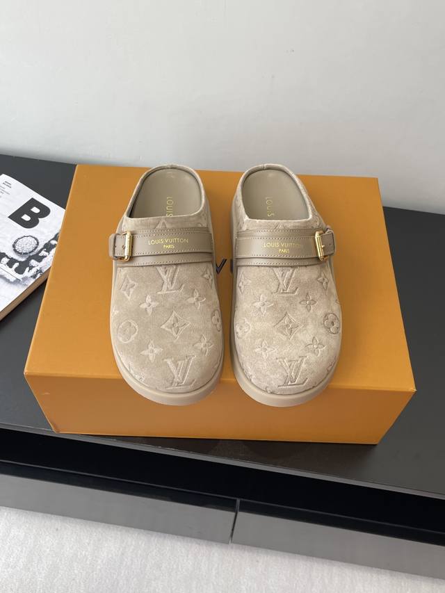 Louis Vuitton 25Ss New Birkenstock slippers are so cute and feel great on the fe