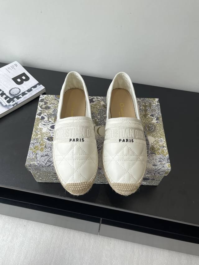 leather Dior 25Ss early spring new fisherman shoes Classic design can be said t