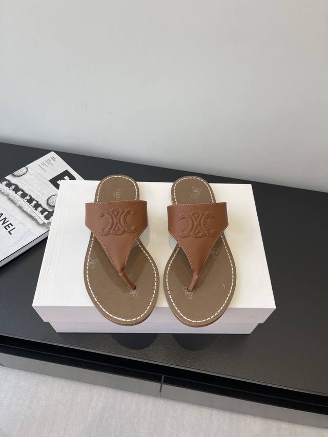 Celine Spring and Summer Retro Arc de Triomphe Fashionable Sandals, which are ab