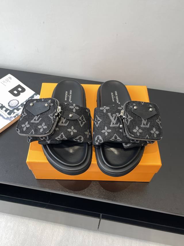 Louis Vuitton 25Ss New embossed logo velcro slippers Pool Pillow Comfort flat sa