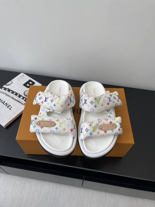 Lv 2025 popular embossed logo sandals Pool Pillow Comfort flat sandals Made of t