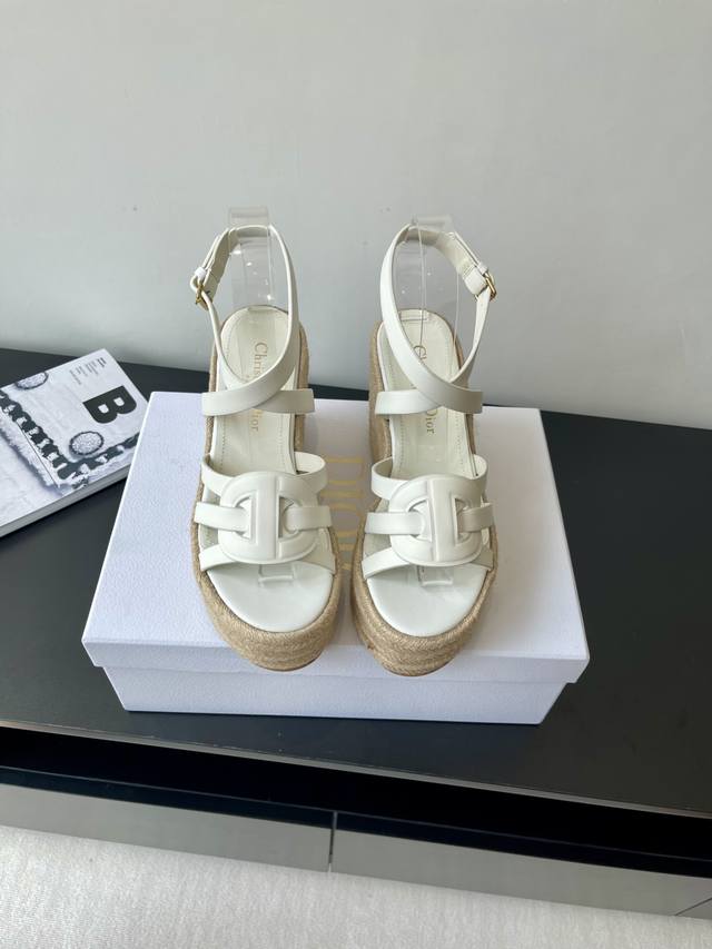 Dior Dior 25Ss spring and summer new fairy style wedge sandals Simple and versat