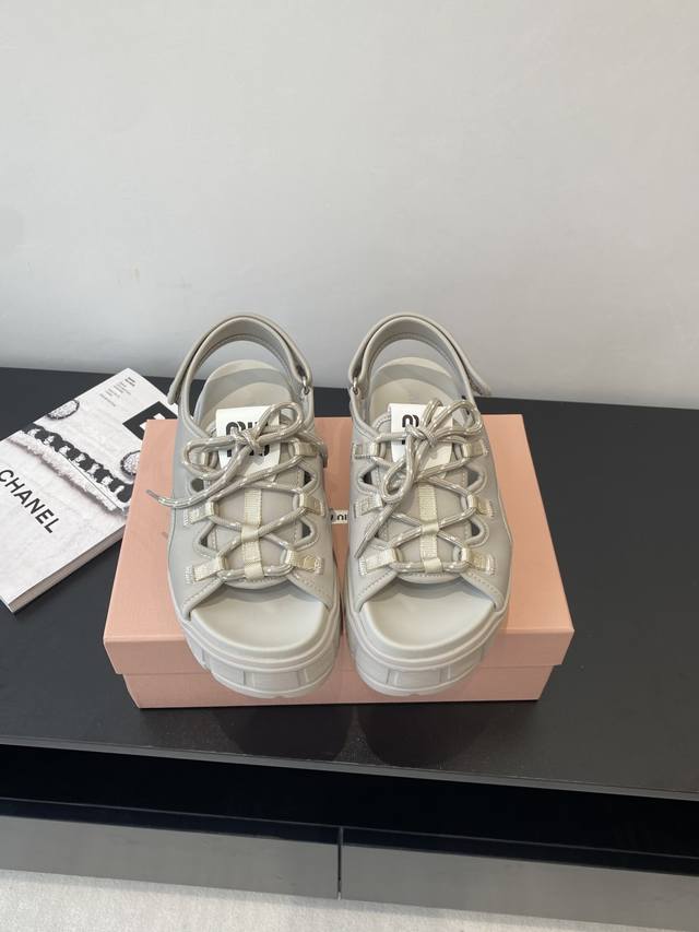 Miu Miu 25Ss new thick-soled sandals Miu Miu's new style this year, the designer