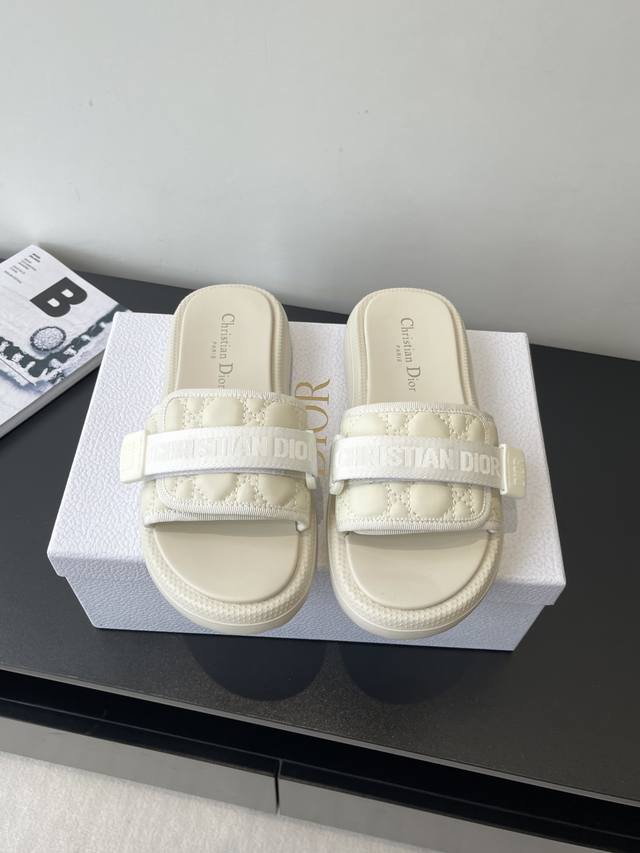 Dior 25Ss The latest spring and summer beach slippers High-end quality Welcome t