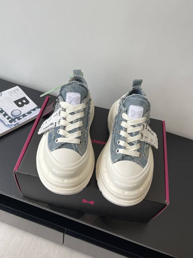 SmilerepublicLow-top Smile 2.0 series is here. The thick sole is so soft that it