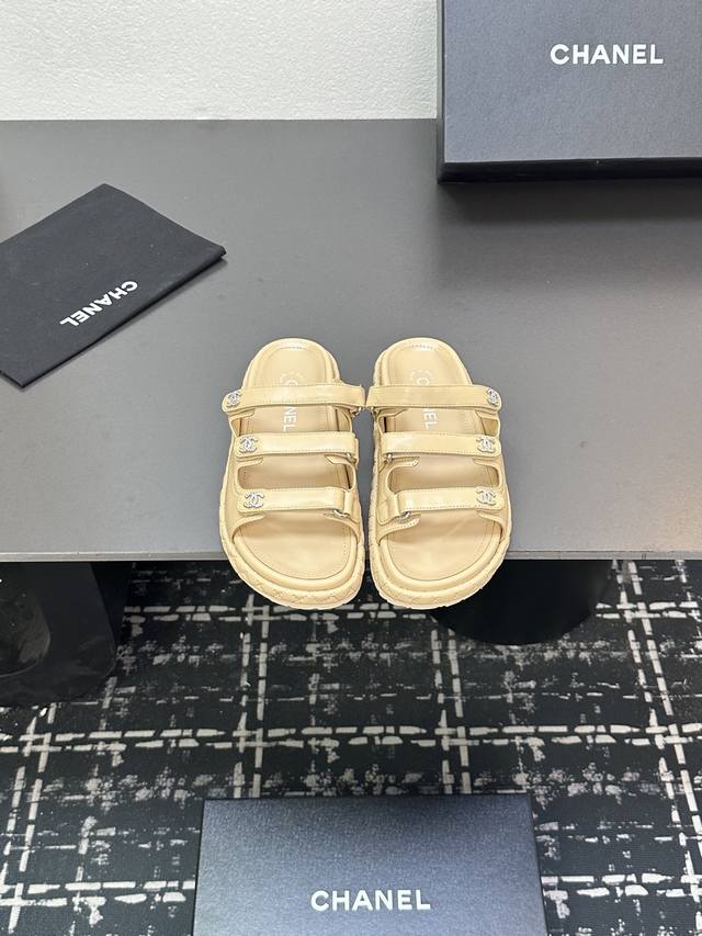 2025 Spring and Summer latest fabrics counter main push Velcro beach sandals new