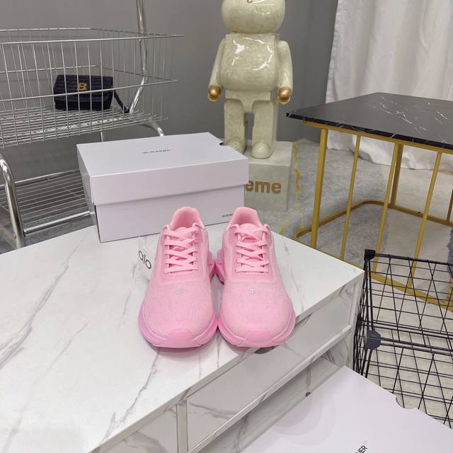 Factory original mold, welcome to compare and PK. Alo Yoga Alo Runner Comfortab