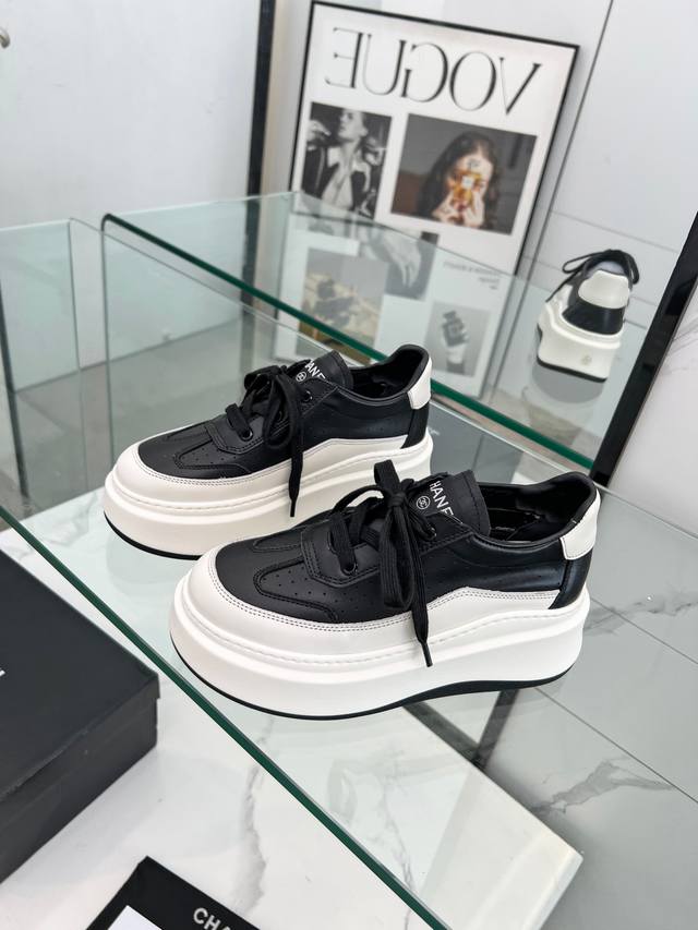 Super hot P Chanel's new casual sports shoes are hard to find in the counter. T
