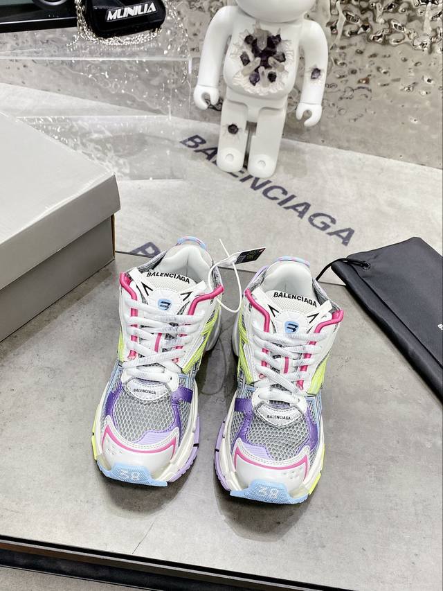 Balenciaga's seventh-generation new Runner top version with the latest color sc
