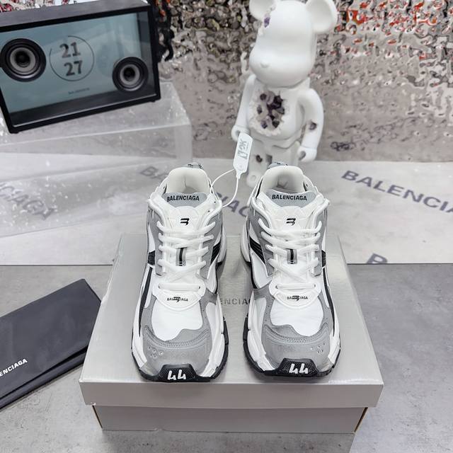 The latest Balenciaga 7.5th generation - Runner 7 and a half generations 7.5th g