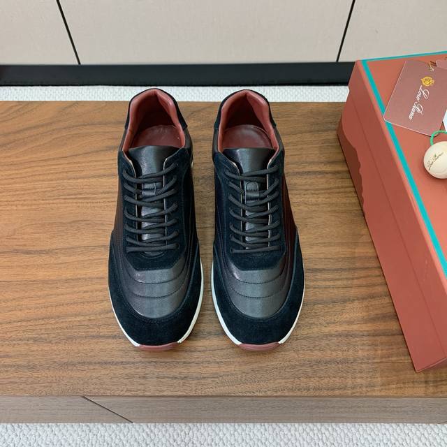 Loro Piana couple's casual sports shoes. Simple and stylish, the upper is made o