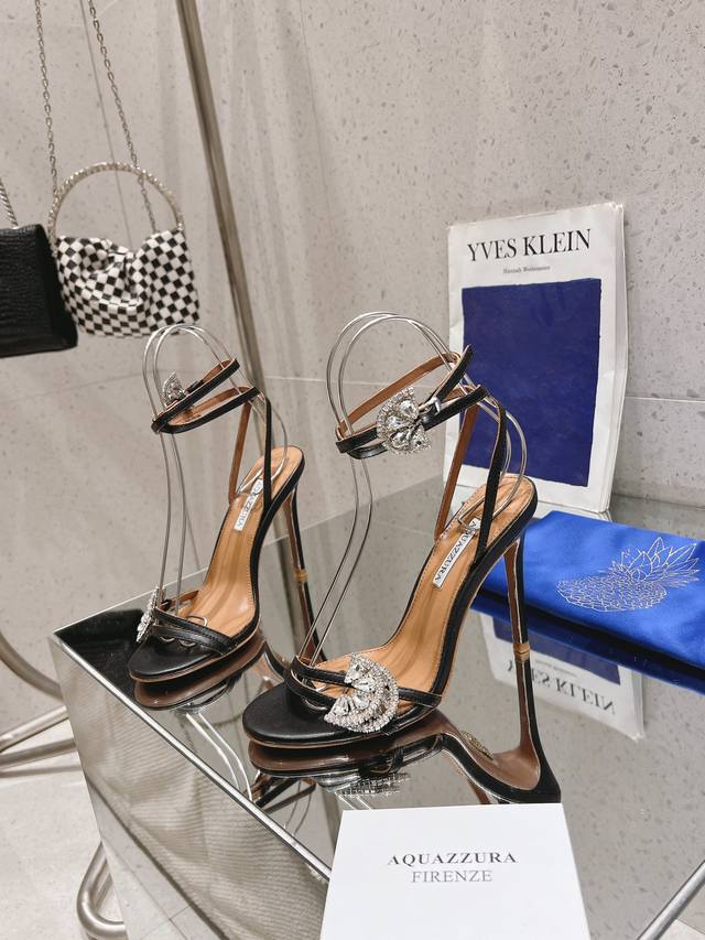 2025 Diamond buckle series, new models for all seasons, This pair of sandals wit