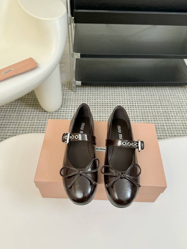 2025 Spring/Summer Fashion Week Miu Miu's new belt buckle Mary Jane ballet loafe