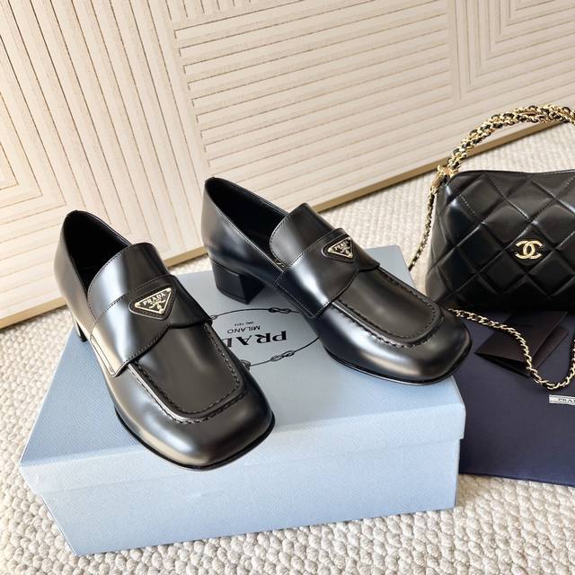 Prada 25th new style square toe thick heel small leather shoes low heel loafers