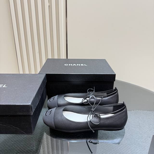 Chanel 25C catwalk style Mary Jane shoes Simple yet sweet and playful! Three-dim