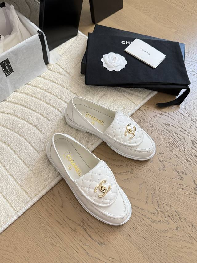Chanel 25C new double C buckle loafers The return of the double C buckle design