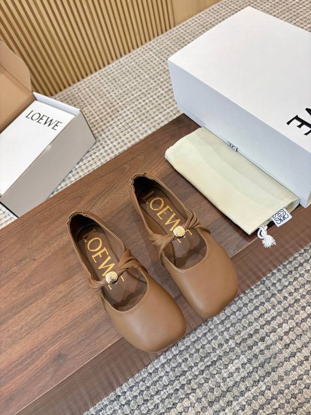 Loewe factory Fabric: Customized A-grade super soft sheepskin Lining: Super soft