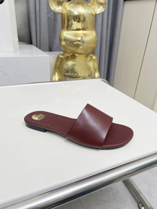 Saint Laurent: Burgundy leather slippers Rubber sole genuine leather sole Size