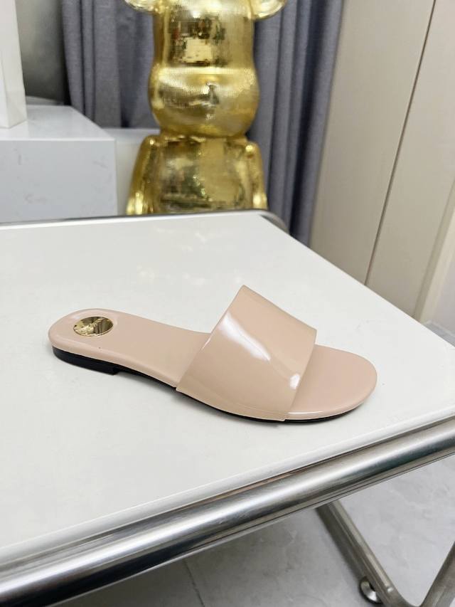 Saint Laurent: Apricot patent leather slippers Rubber sole genuine leather sole