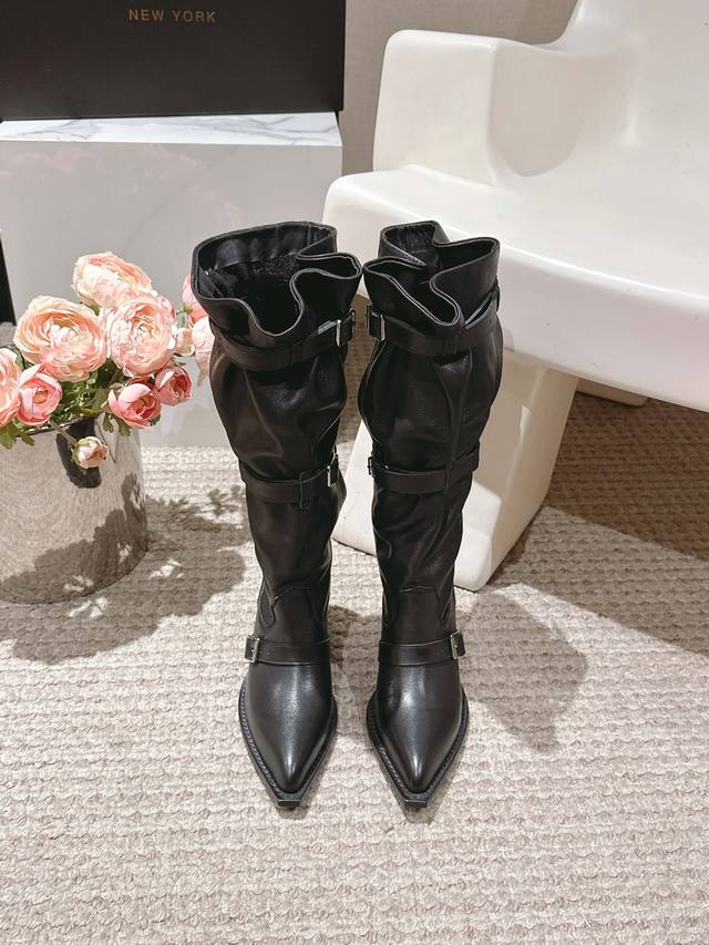 R13 2025 autumn and winter new style pile boots beautiful boots are coming. A br